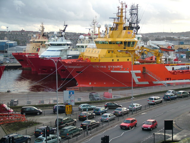 Richard Slessor / Ships in Aberdeen Harbour