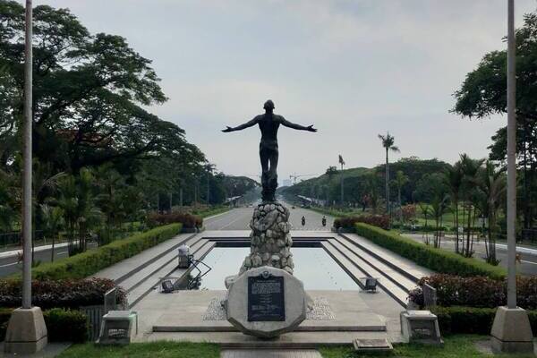 Image of a statue in Manila, Philippines.